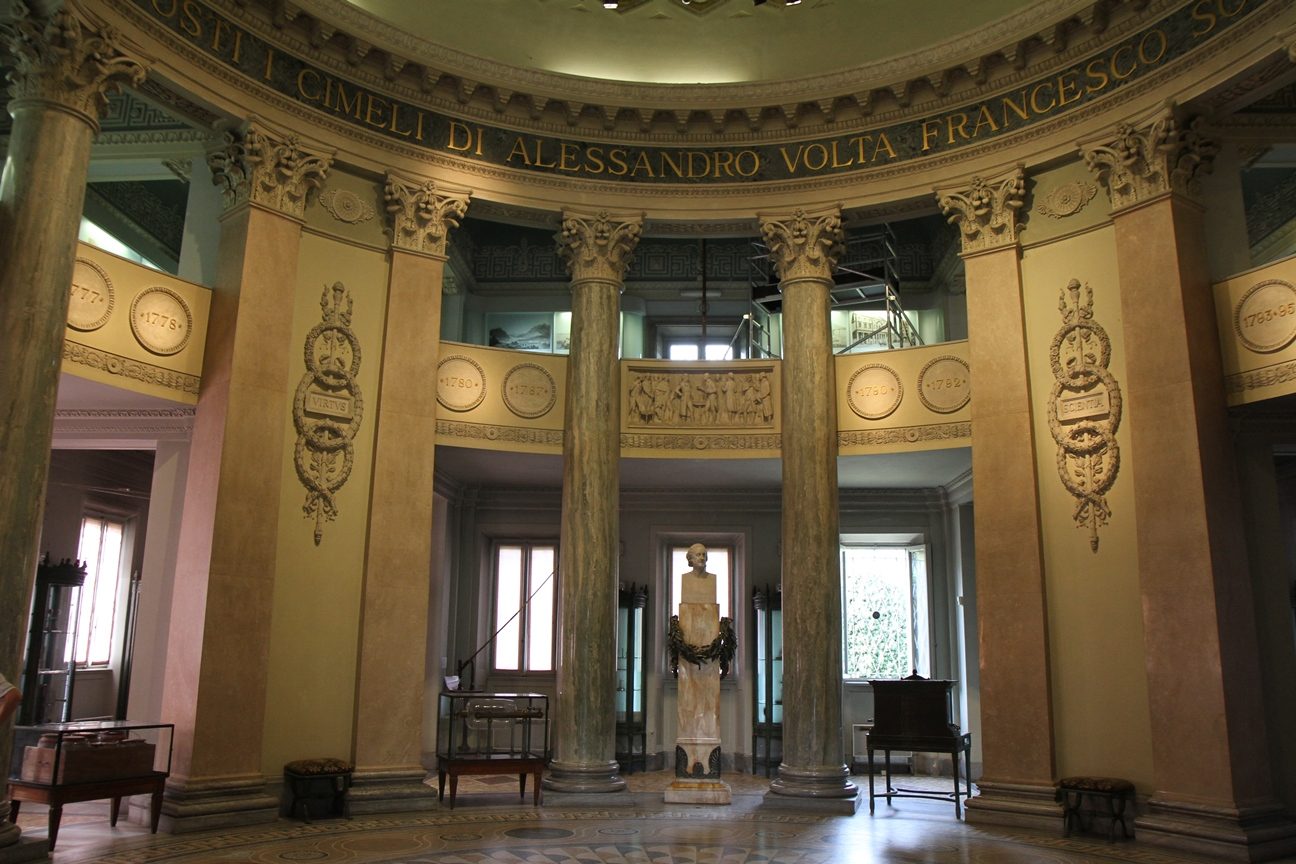 Tempio Voltiano (interni), Como - 07.JPG